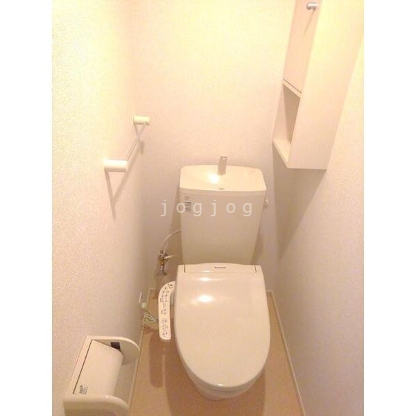 トイレ　温水洗浄便座完備の素敵なトイレです★