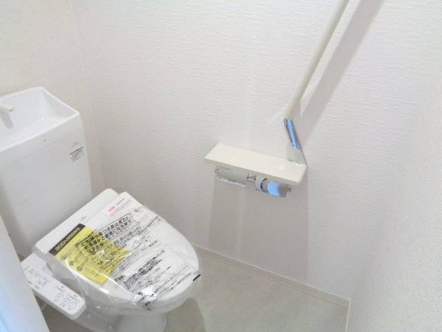 トイレ　手すり付き