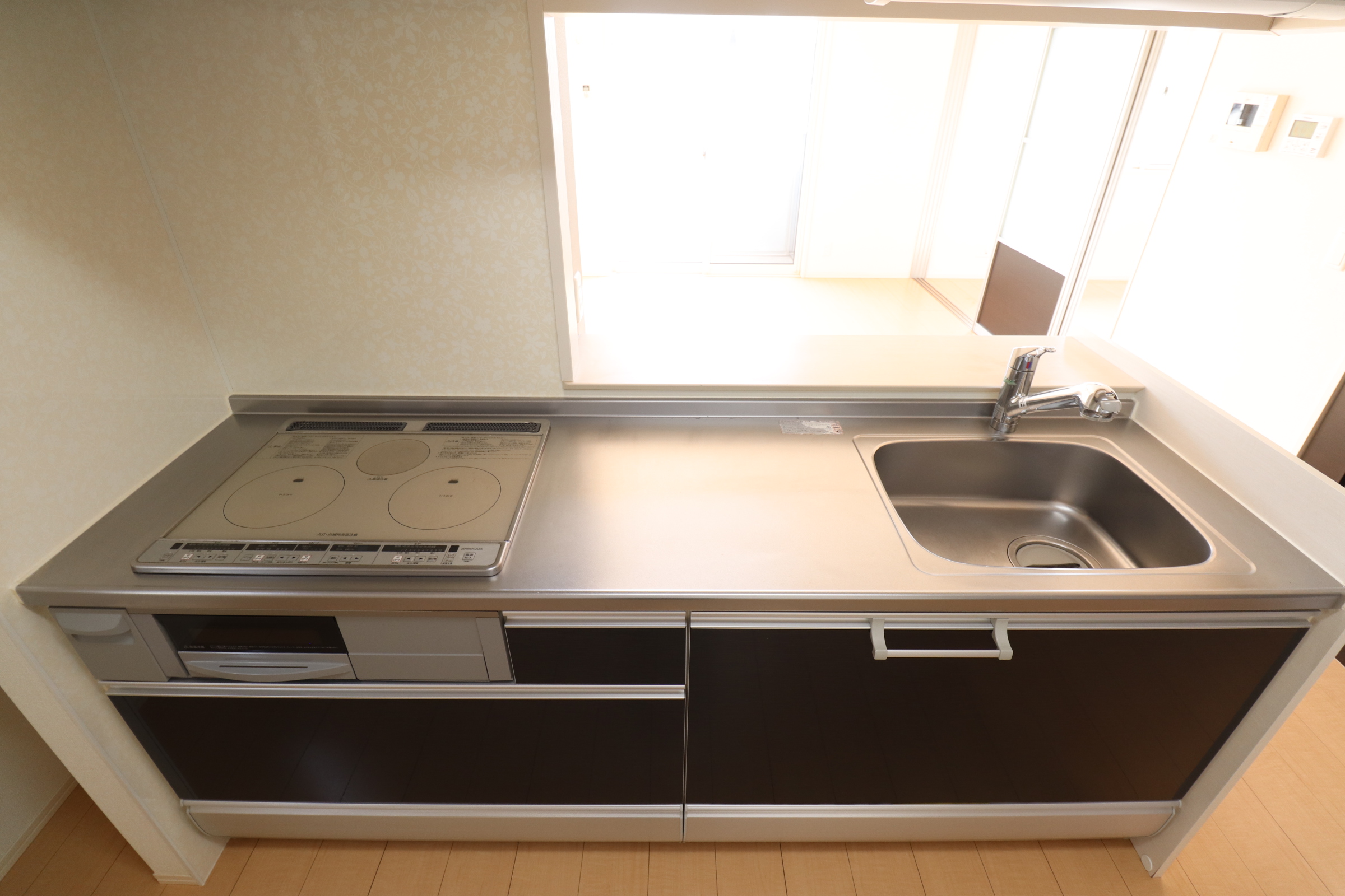 キッチン　3口IHの為、同時調理可能キッチンです♪