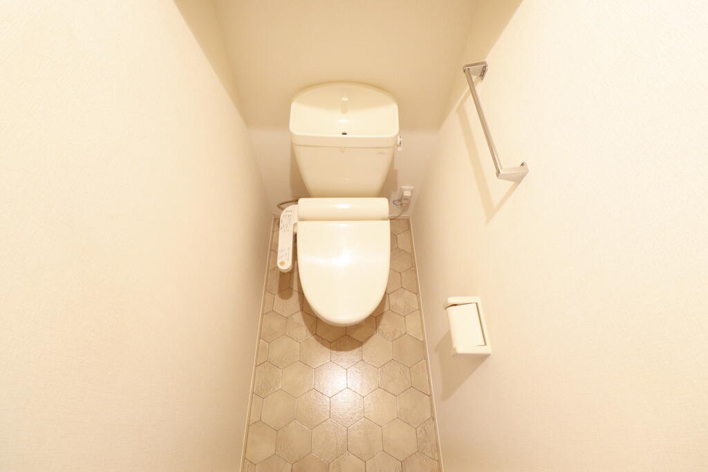 トイレ　温水洗浄暖房便座付きトイレです♪