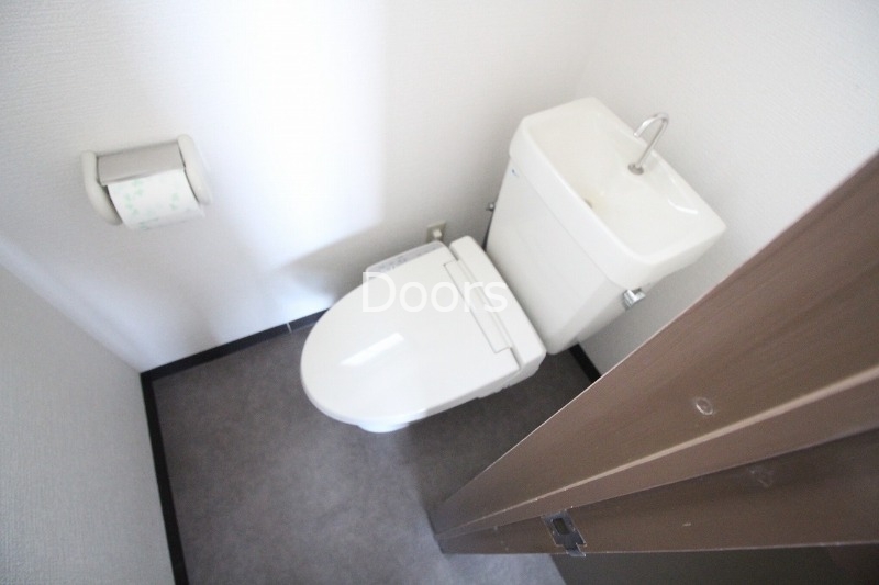 ＪＲ山陽本線 岡山駅 徒歩11分 7階建 築39年のトイレ写真