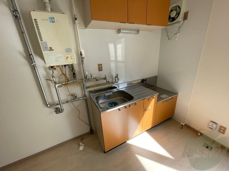 キッチン　シンプルなキッチンです。ガスコンロも設置できる仕様です。