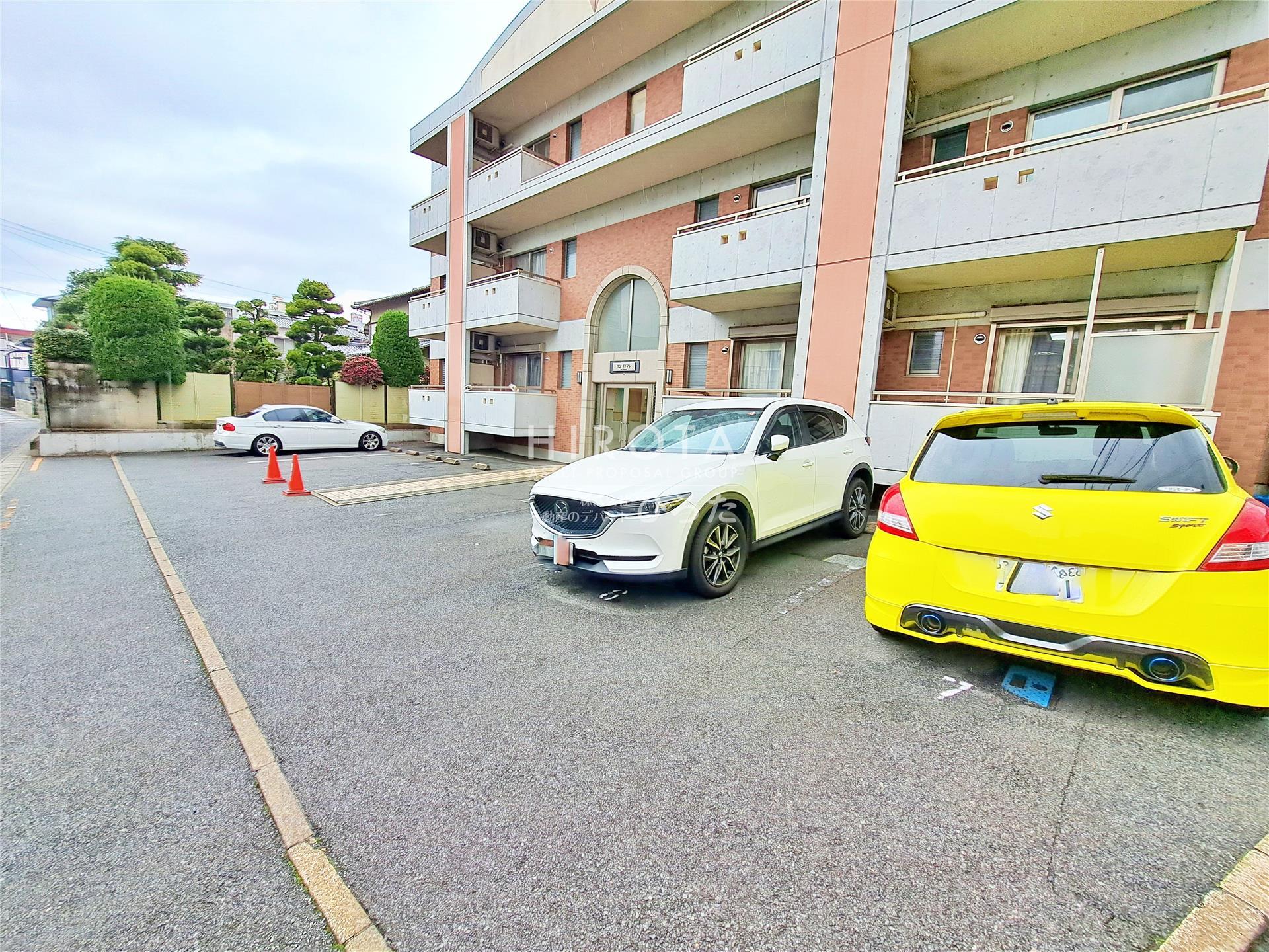 【サン・ロマンの駐車場】