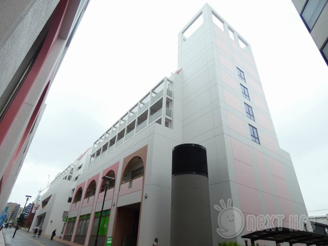 横浜市緑区十日市場町のマンションの建物外観