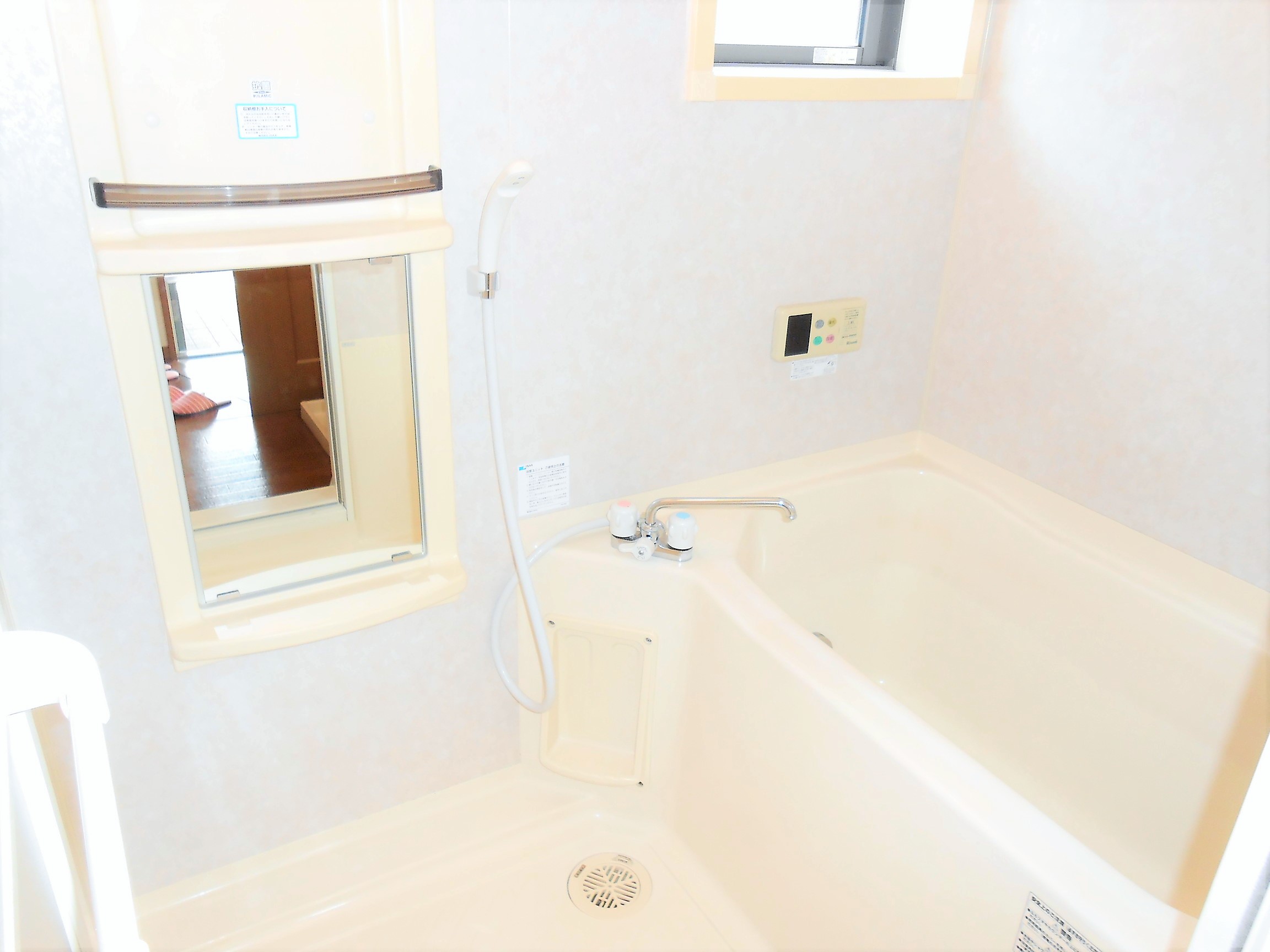 バス・シャワールーム　追い炊き機能付き。経済的です！
