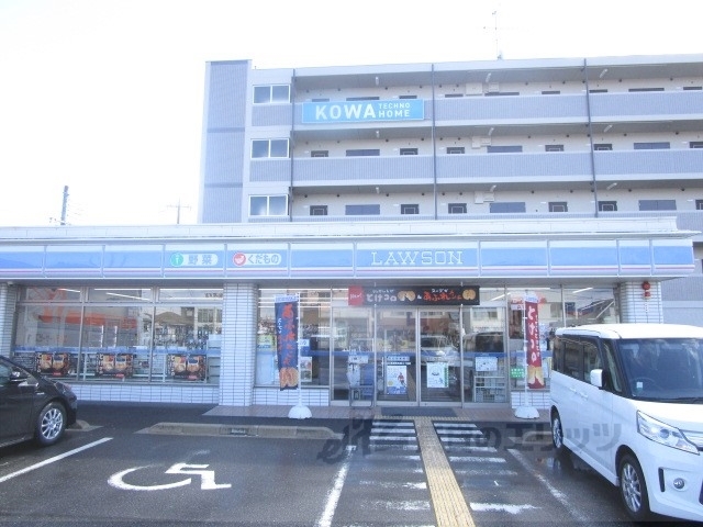 コンビニ　ローソン草津南笠東三丁目店（コンビニ）まで440m