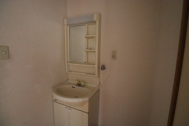 洗面設備　同物件別部屋です。