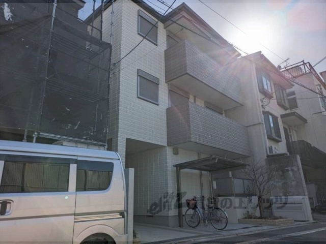 京都市中京区西ノ京原町のマンションの建物外観
