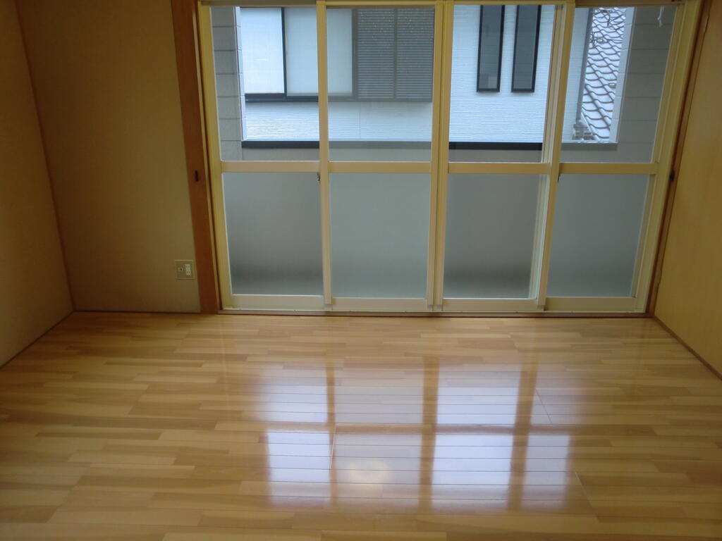 ラセンブラー亀岩の居間写真