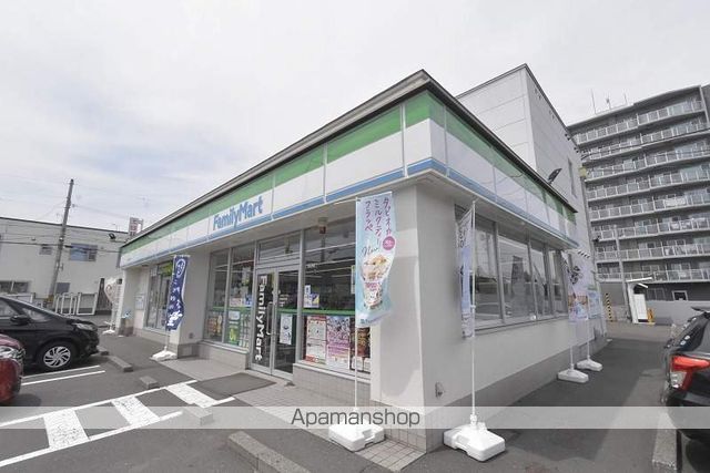 コンビニ　ファミリーマート　札幌月寒東３条１７丁目店（コンビニ）まで450m