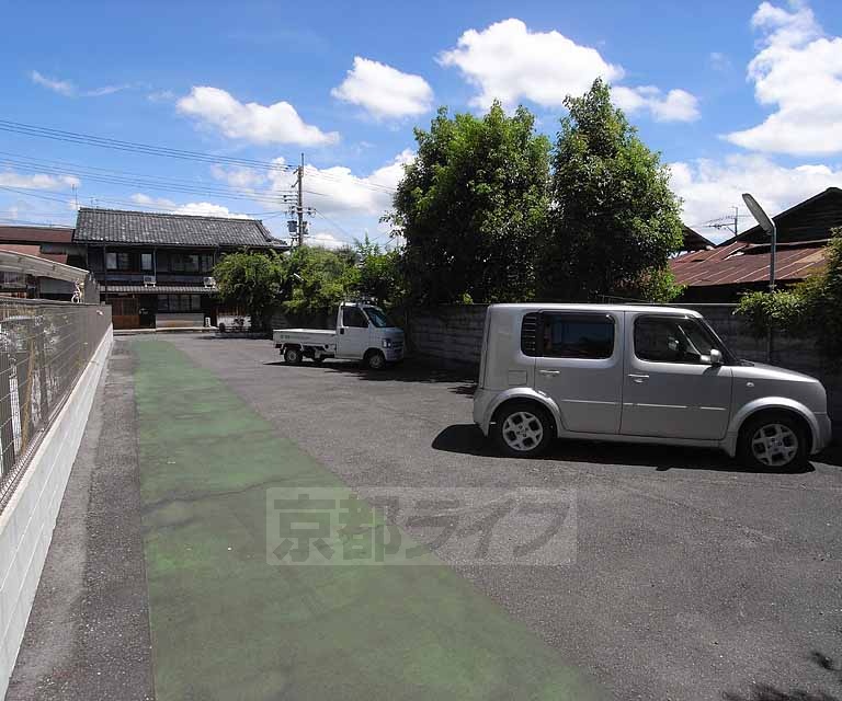 【京都市伏見区松屋町のマンションの駐車場】