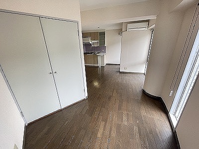 その他部屋・スペース　落ち着いた色調の寝室です