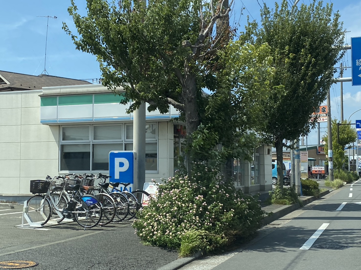 コンビニ　ファミリーマート下瀬谷二丁目店（コンビニ）まで266m