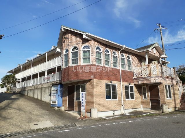 名張市赤目町檀のアパートの建物外観