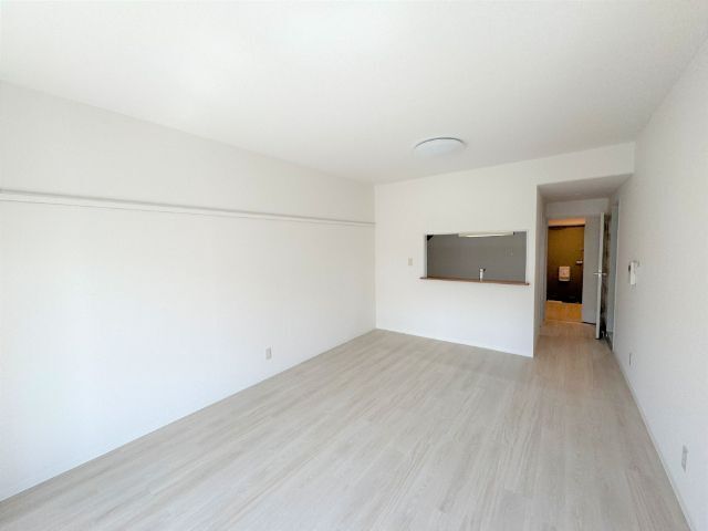 居室・リビング　※別室の写真です。