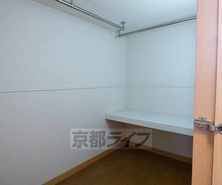 収納　ベッドフレーム下のくろーぜっとです。