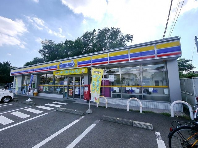 【所沢市西狭山ケ丘のアパートのコンビニ】