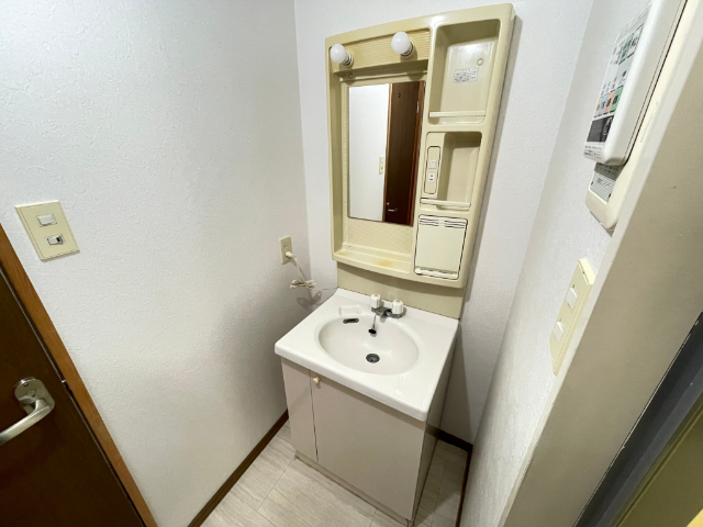 洗面設備　洗面化粧台です