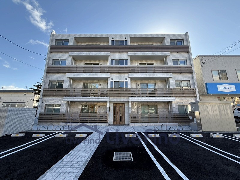 札幌市中央区南二十条西のマンションの建物外観