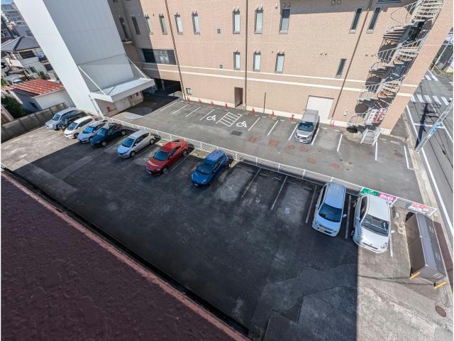 駐車場　駐車場