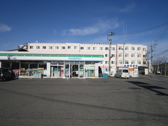 コンビニ　ファミリーマート秋田卸町店（コンビニ）まで326m