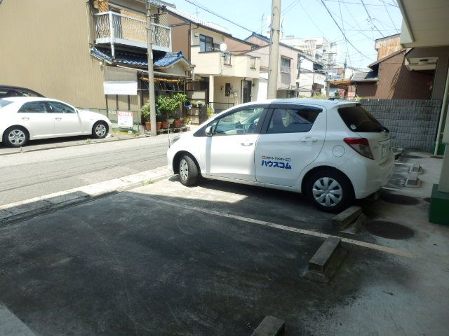 【名古屋市南区鳥山町のマンションの駐車場】