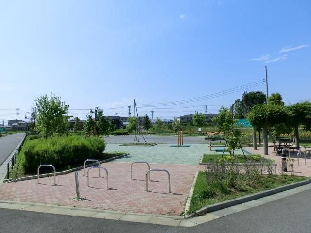 【柏市小青田のアパートの公園】