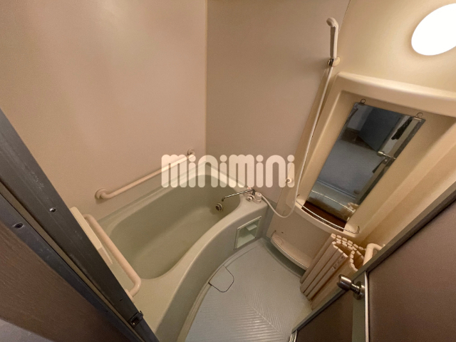 バス・シャワールーム　給湯式のお風呂