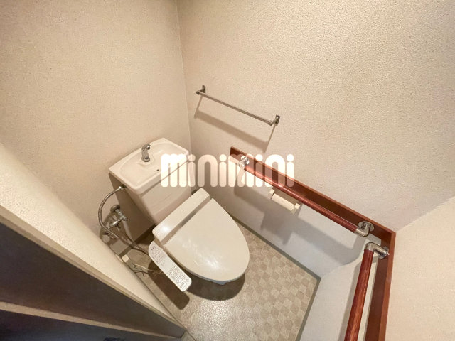 トイレ　温水洗浄便座付きです。