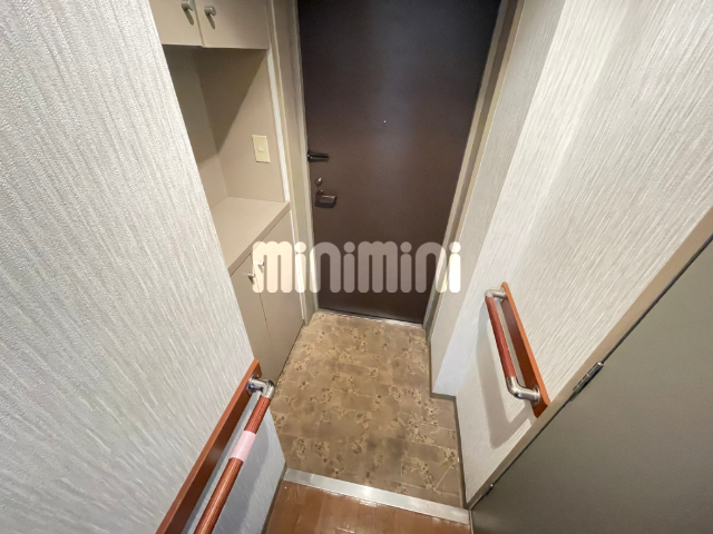 玄関　靴箱があります。