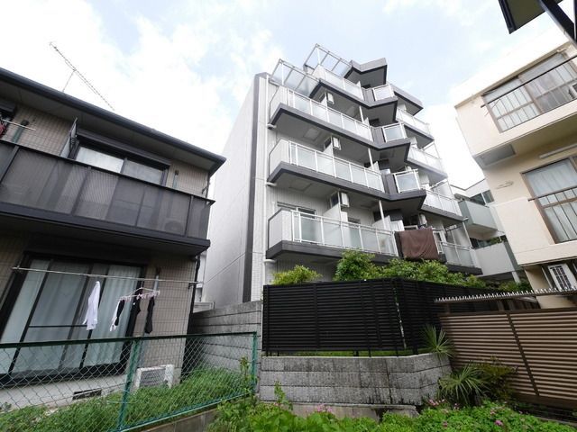 【川崎市高津区二子のマンションの建物外観】