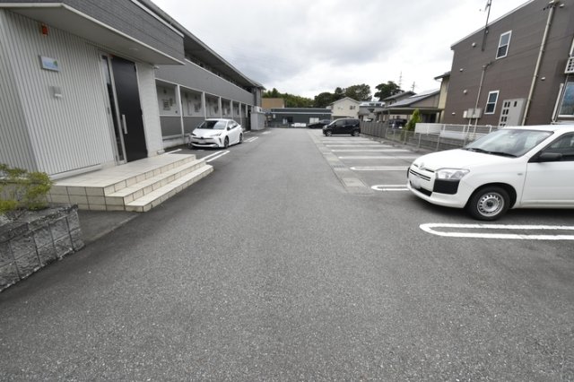 駐車場　車をお持ちの方に嬉しい駐車場付きの物件です