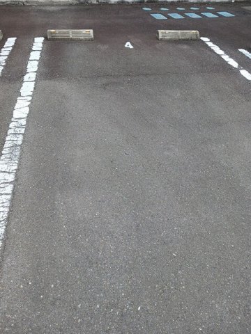 駐車場　駐車場があるので、車を買う予定の方も安心です