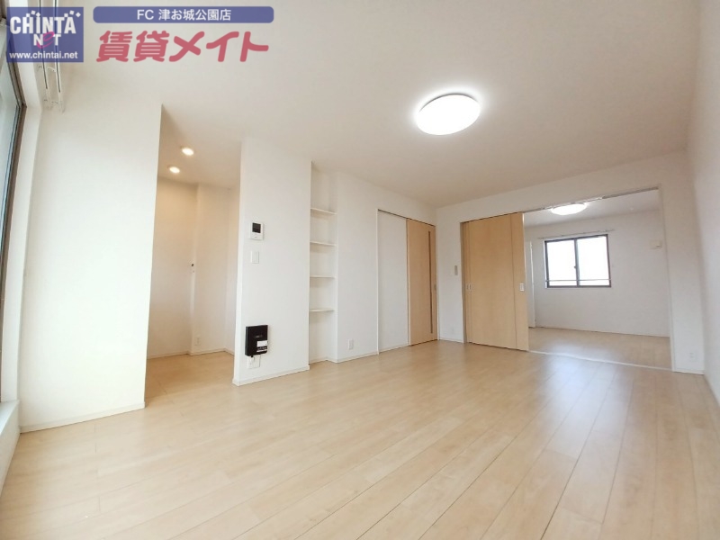 居室・リビング　反転タイプ参考写真