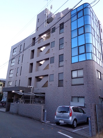 建物外観　閑静な住宅街／来客用駐車場