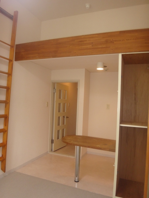 居室・リビング　ロフト付のお部屋です。※前回募集時写真となります