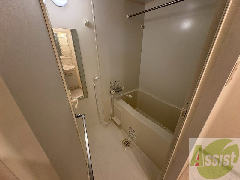 バス・シャワールーム　お風呂になります。一日の疲れを癒してくださいね。