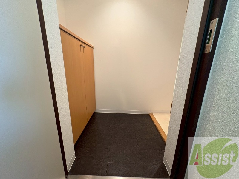 玄関　玄関です。すぐ広いリビングにつながっています。