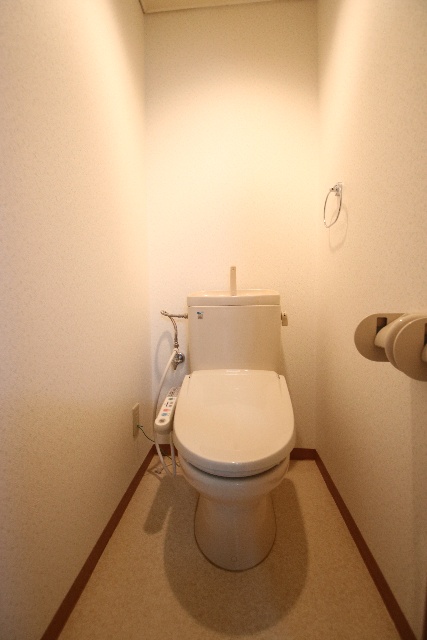 トイレ　※別室の参考写真の為、現況優先です。