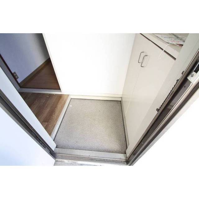 玄関　下駄箱あり