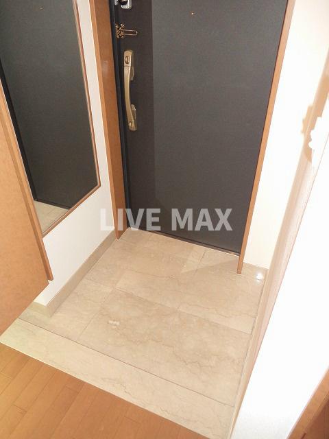 玄関　※別部屋の写真になります