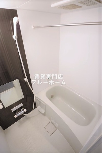 バス・シャワールーム　浴室乾燥機・追炊き機能付きのお風呂！