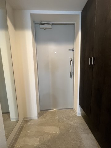 玄関　リヴェント難波サウス　玄関