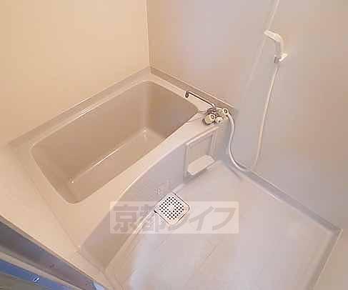 バス・シャワールーム　ファミリータイプのお風呂です