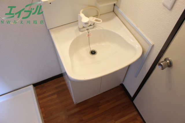 洗面設備　別部屋同型タイプ写真です。