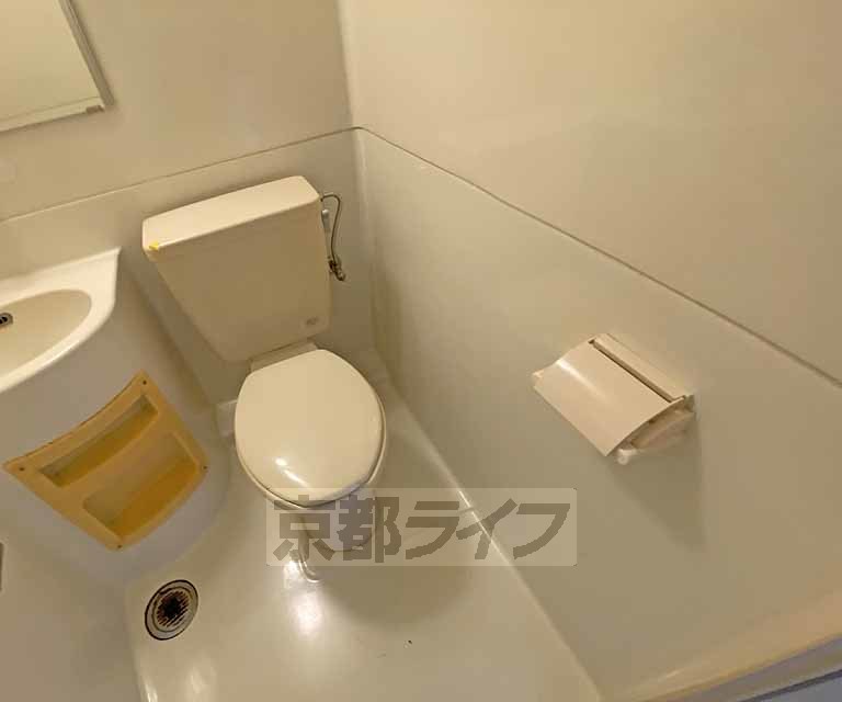 トイレ　３点ユニットバスのトイレです。
