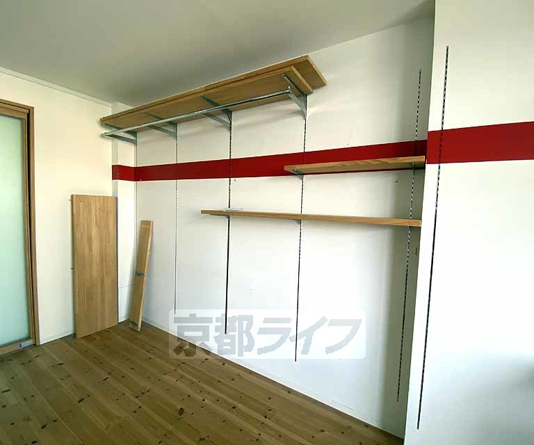 収納　可変壁面棚収納です。