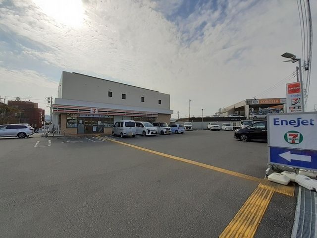 コンビニ　セブンイレブン 高知曙町１丁目（コンビニ）まで240m