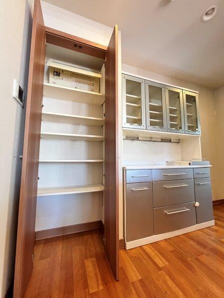 キッチン　キッチン横収納
