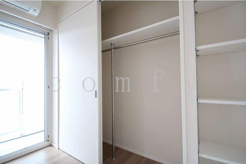 収納　幅のあるクローゼット